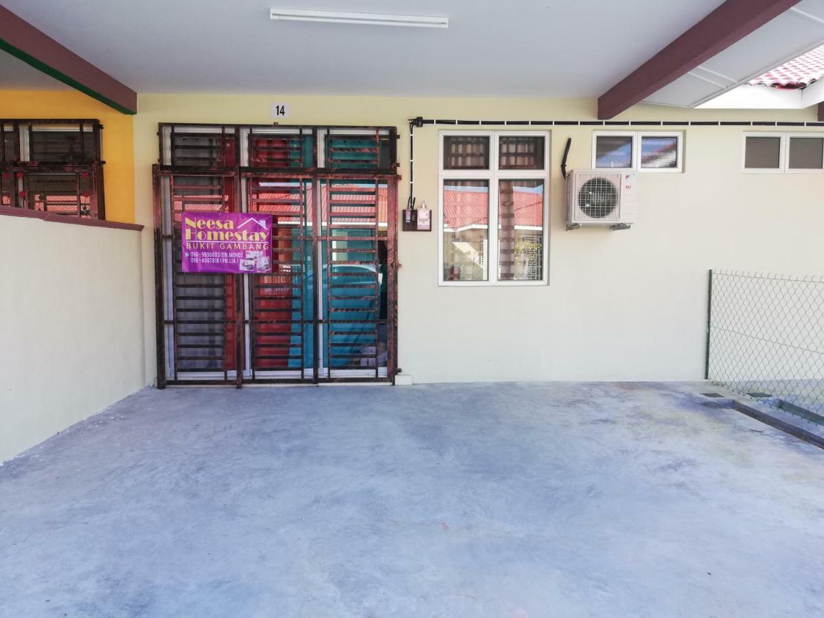 Neesa Homestay Bukit Gambang-Muslim Экстерьер фото