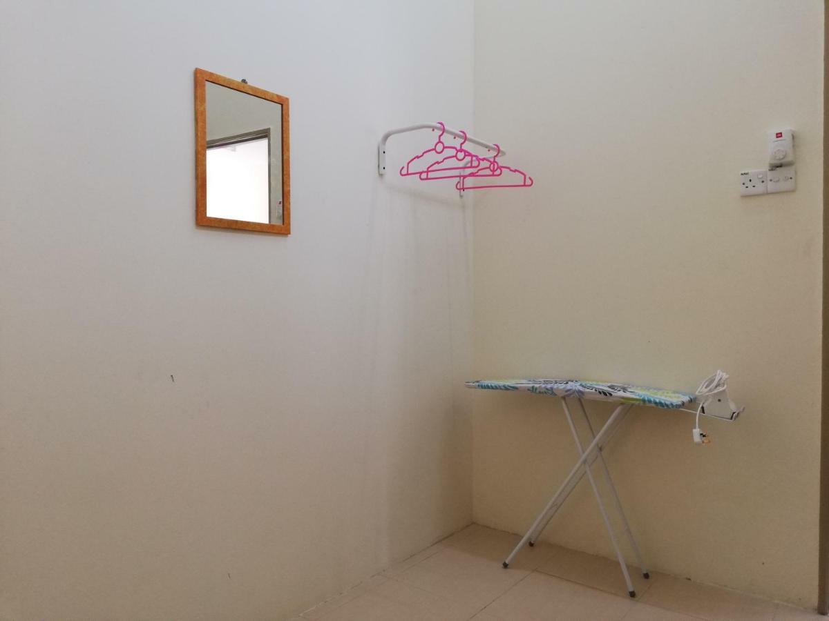 Neesa Homestay Bukit Gambang-Muslim Экстерьер фото