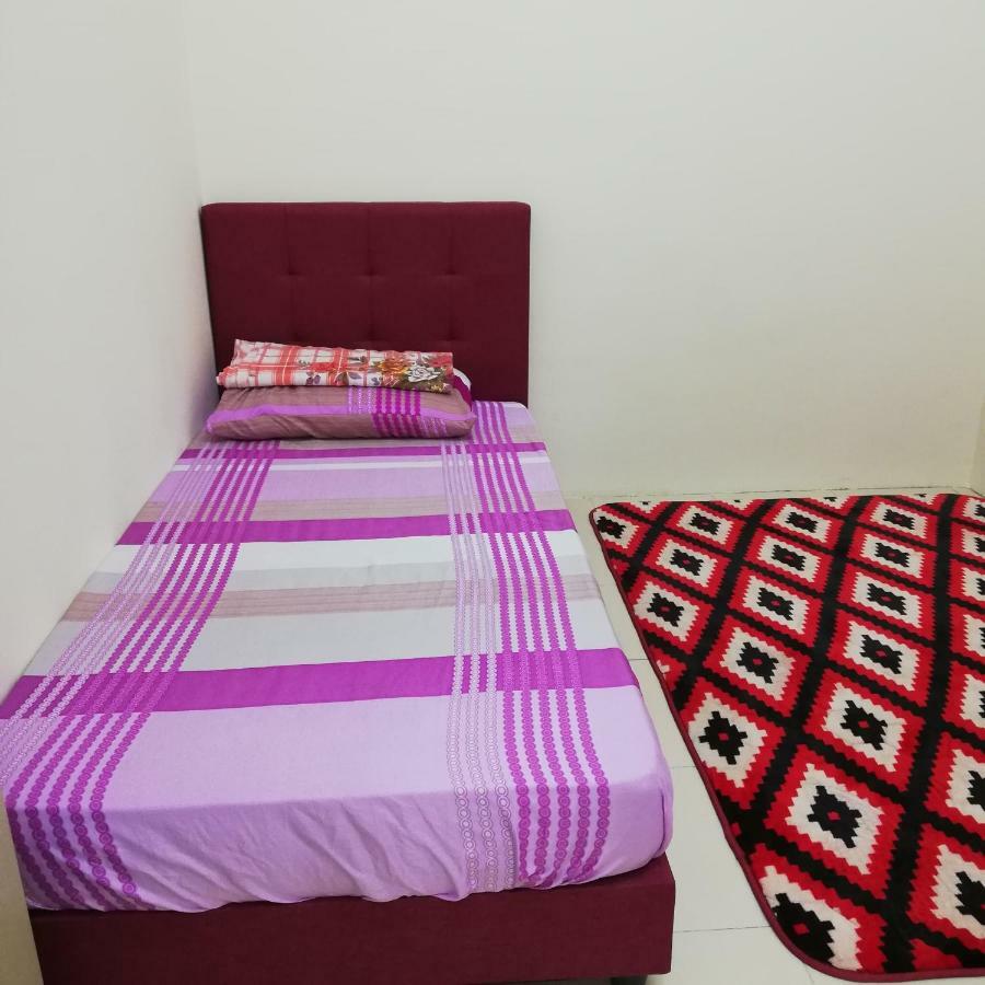 Neesa Homestay Bukit Gambang-Muslim Экстерьер фото