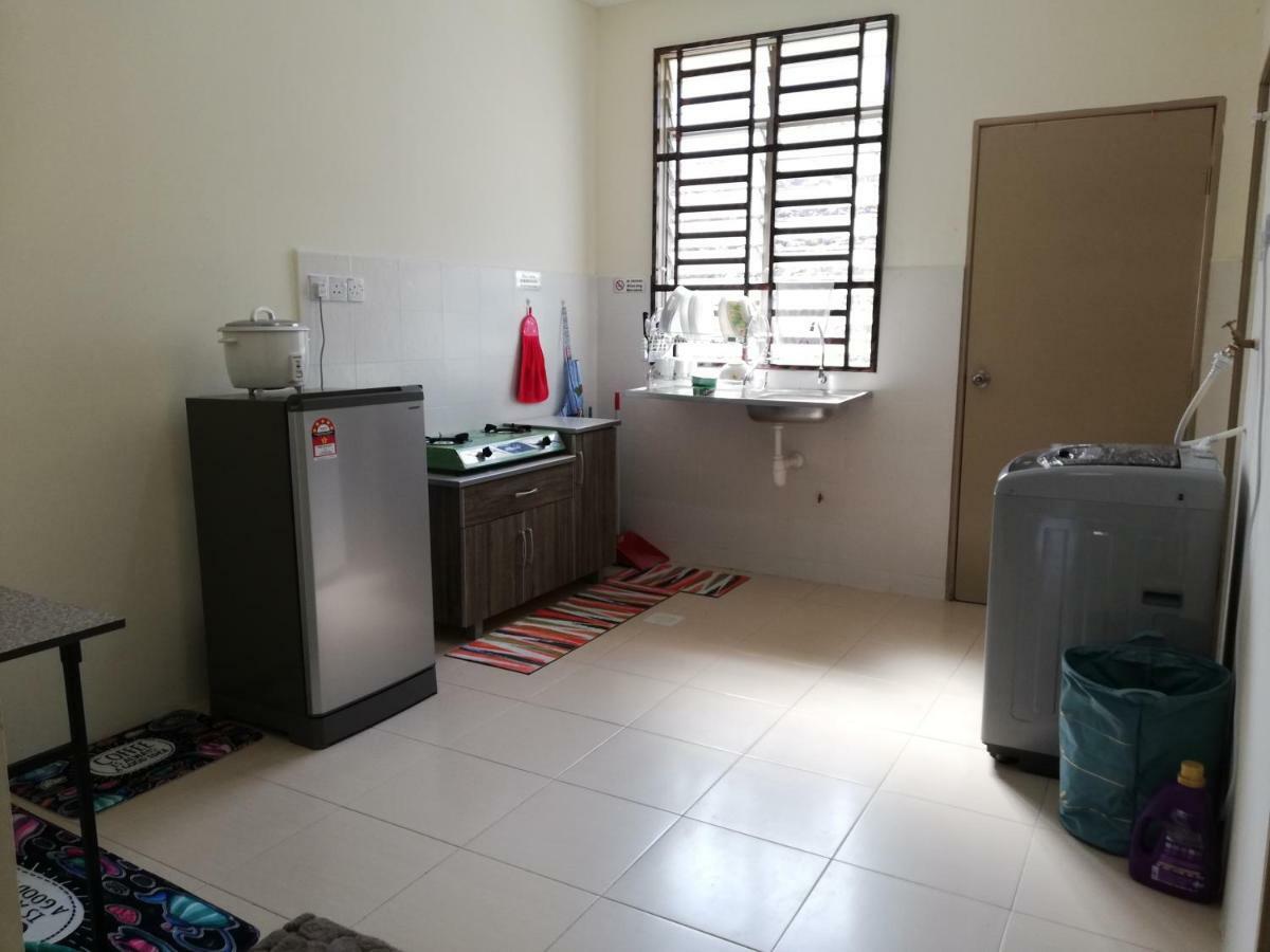 Neesa Homestay Bukit Gambang-Muslim Экстерьер фото