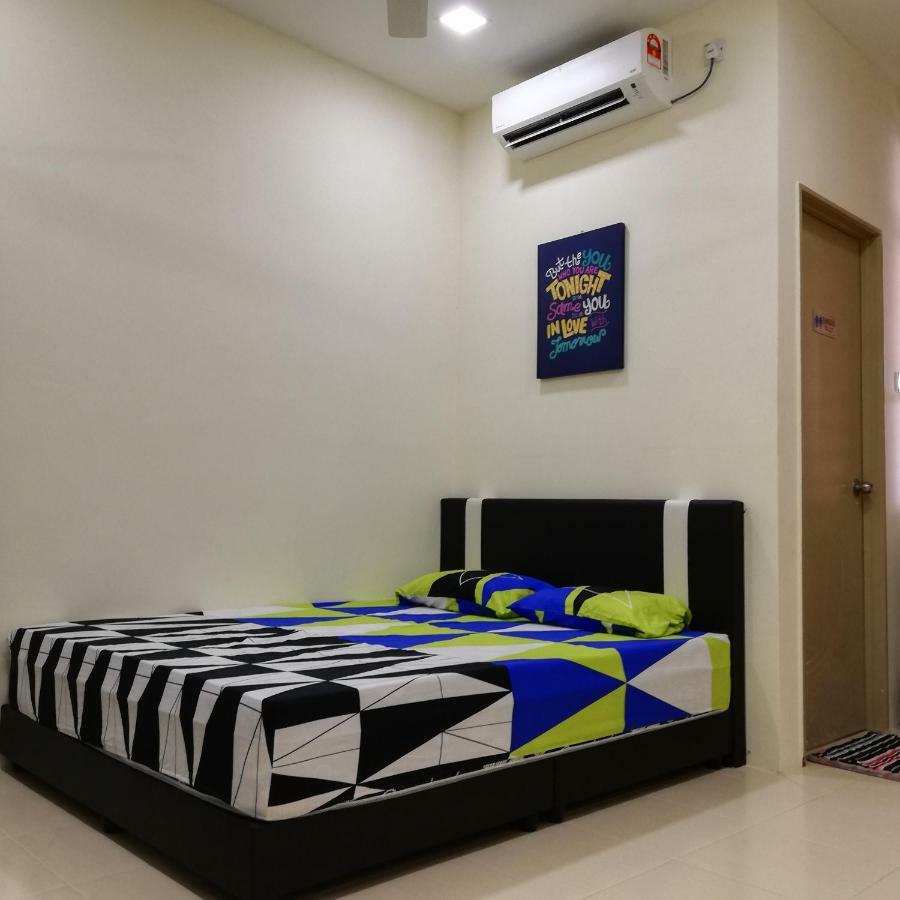 Neesa Homestay Bukit Gambang-Muslim Экстерьер фото