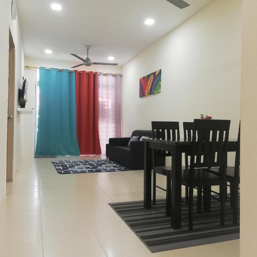 Neesa Homestay Bukit Gambang-Muslim Экстерьер фото